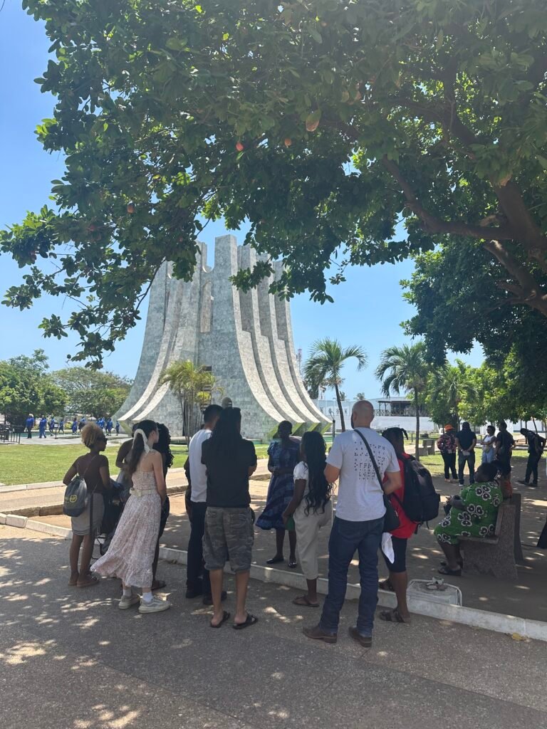 Accra city tour visiting Kwame Nkrumah Memorial Park and Independence Square – photo 1