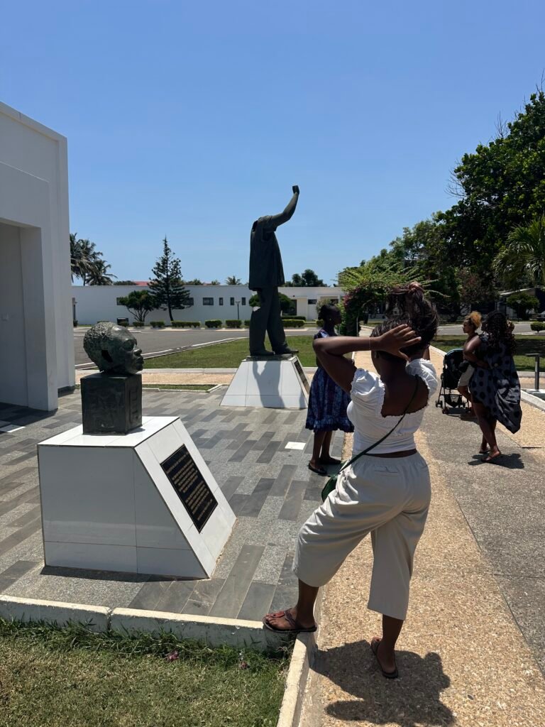 Accra city tour visiting Kwame Nkrumah Memorial Park and Independence Square – photo 8