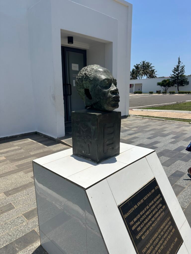 Accra city tour visiting Kwame Nkrumah Memorial Park and Independence Square – photo 30