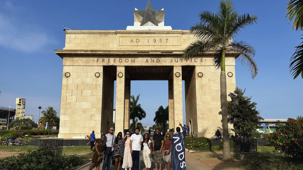 Accra city tour visiting Kwame Nkrumah Memorial Park and Independence Square – photo 3